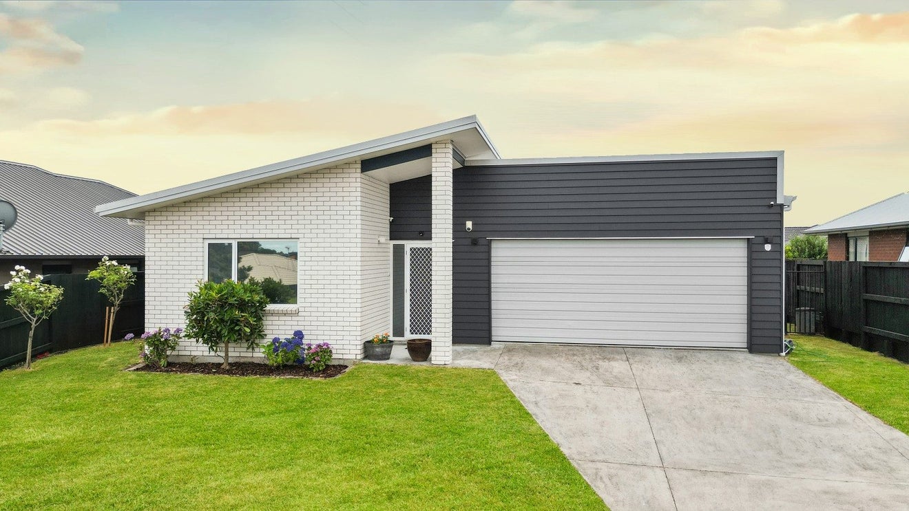 11 Briannarose Drive, Fitzroy, Hamilton - Carousel 1