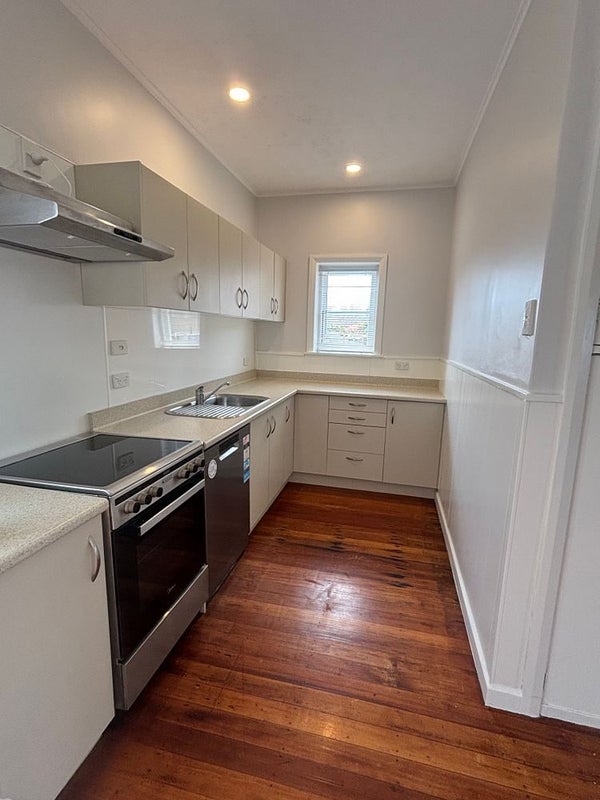 31 Jackson Street, College Estate, Whanganui, Manawatu / Whanganui - Carousel 1