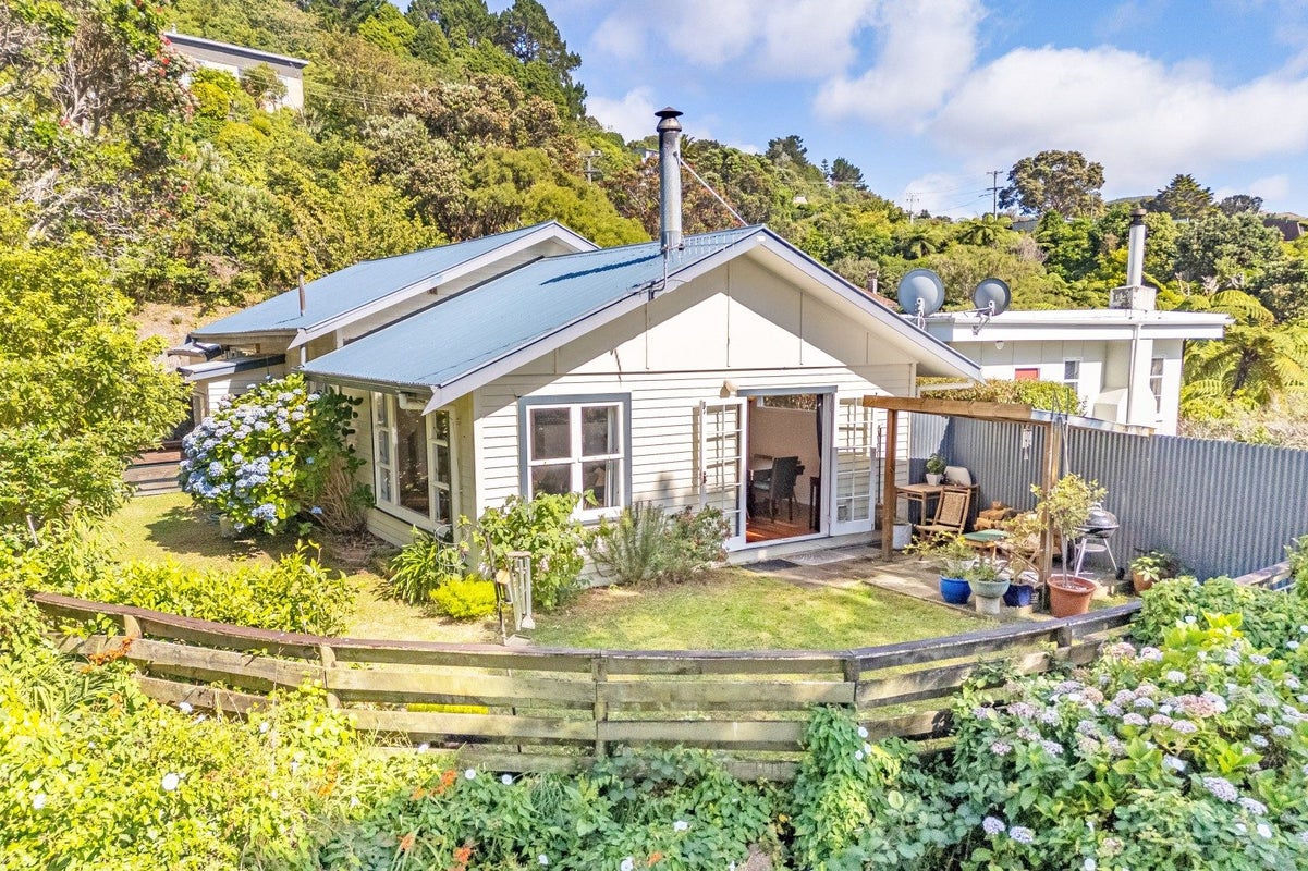 120 Miromiro Road, Normandale, Lower Hutt - Carousel 1