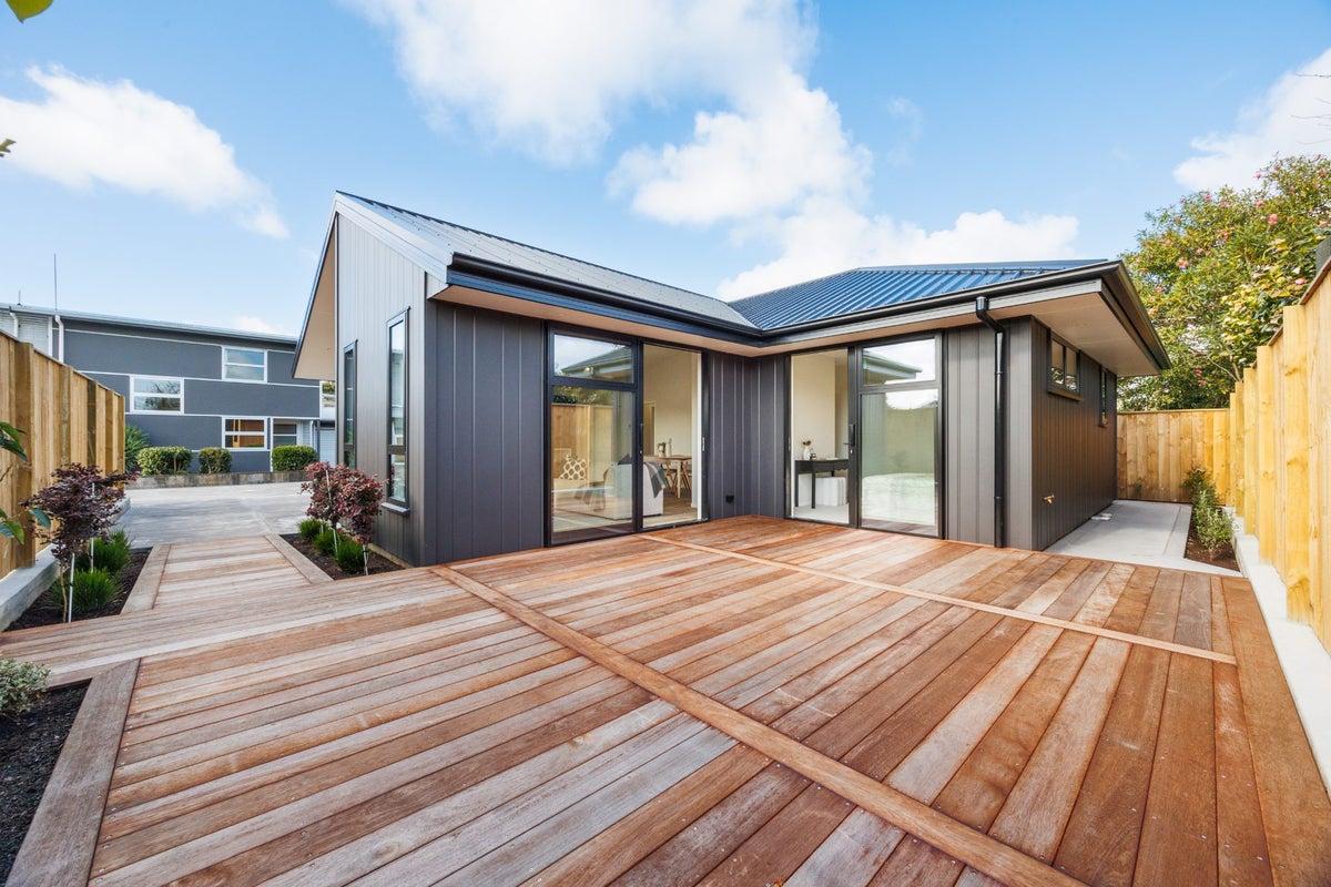 16 St Albans Avenue, Hokowhitu, Palmerston North - Carousel 2