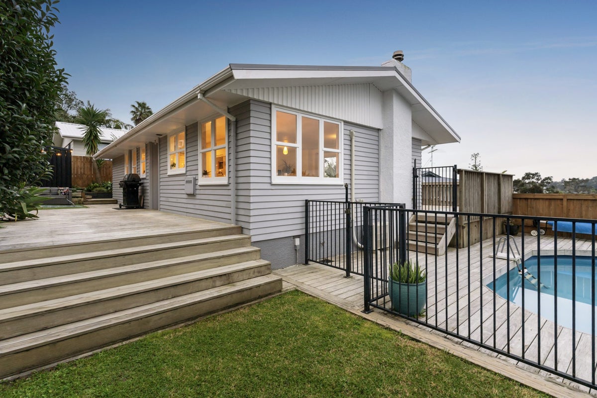 28 Japonica Drive, Beach Haven, Auckland - Carousel 1