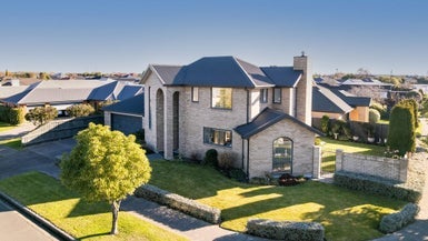 23 Cassinia Gardens, Aidanfield, Christchurch - Carousel 1
