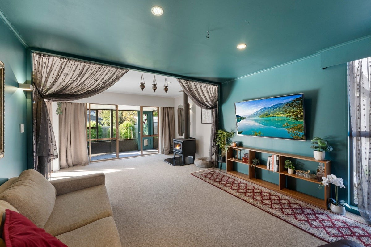 7 Waikare Road, Raumati Beach, Paraparaumu - Carousel 2