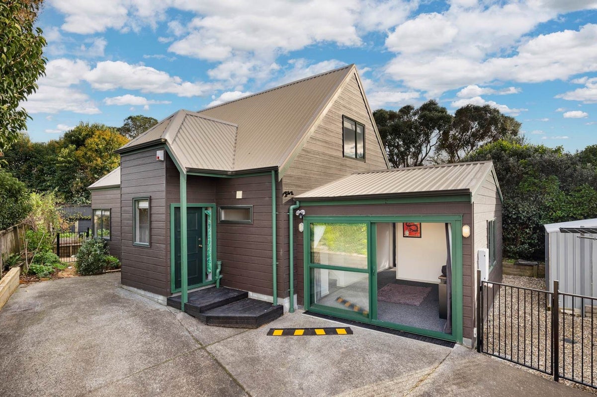 8 Higgs Road, Mount Wellington, Auckland - Carousel 1