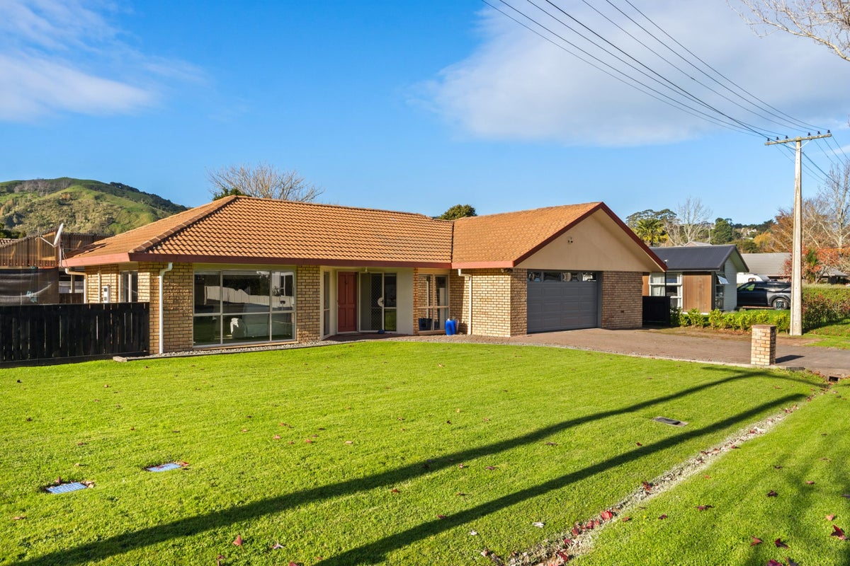 6 Island Road, Whataupoko, Gisborne - Carousel 1