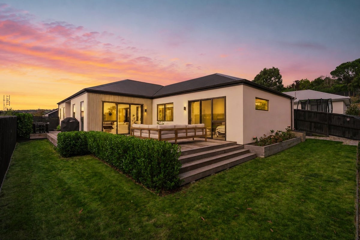 4 Withers Crescent, Halswell, Christchurch - Carousel 1