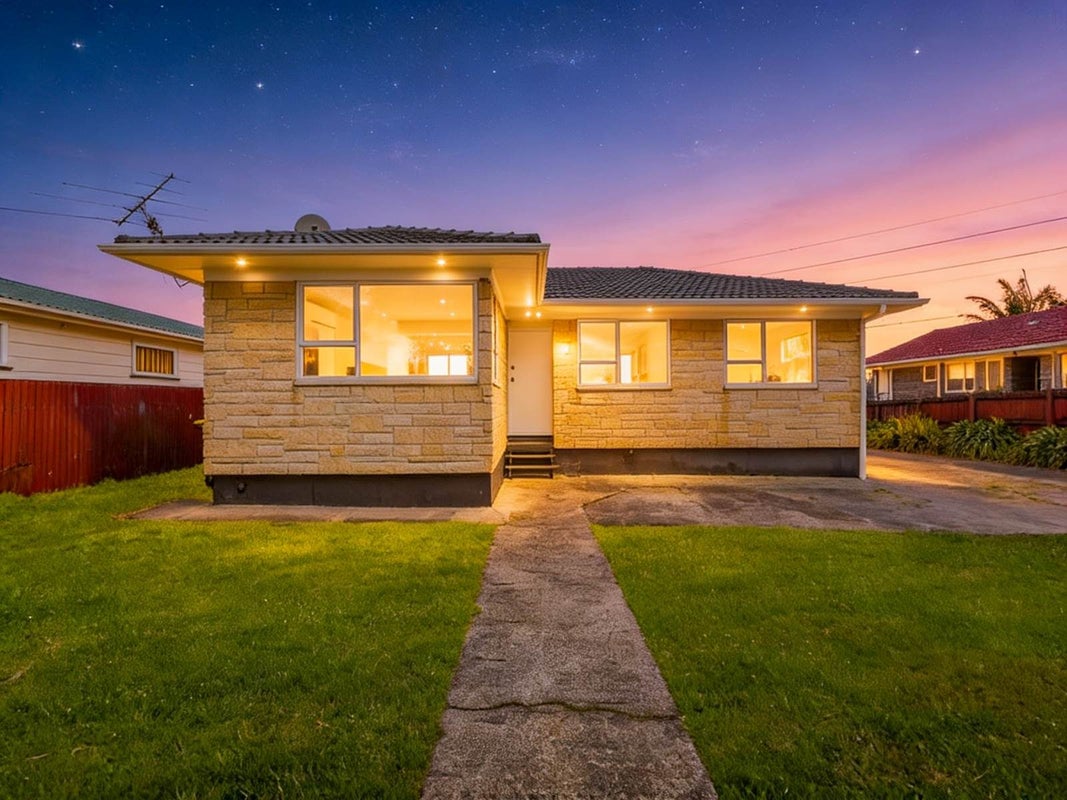 93 Flat Bush Road, Clover Park, Auckland - Carousel 1