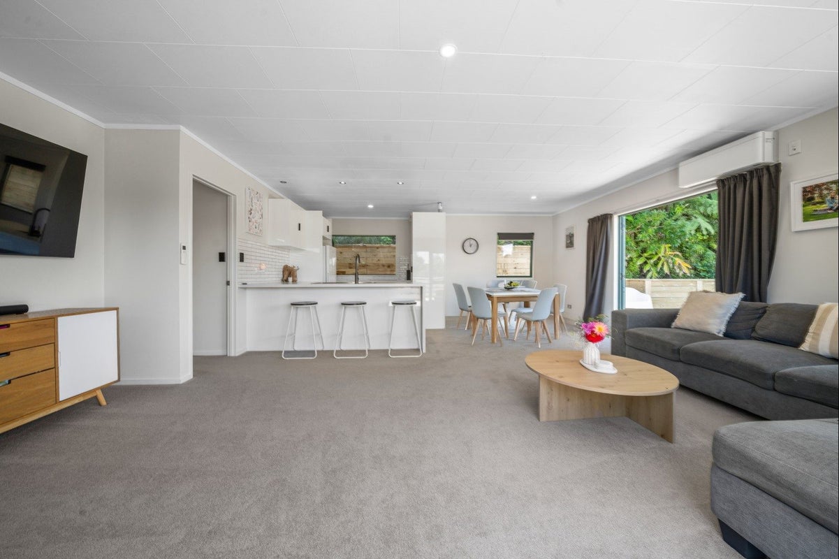 89B Poplar Grove, Whalers Gate, New Plymouth - Carousel 1