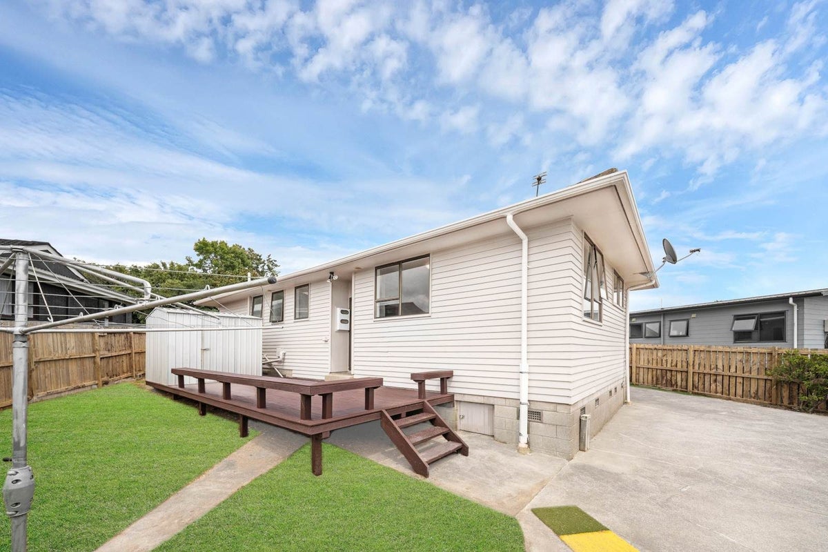 31 Darnell Crescent, Clover Park, Auckland - Carousel 1