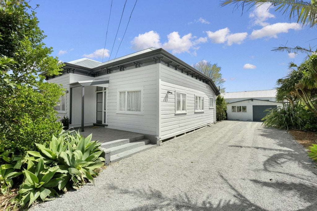 6 Duke Street, Tamarau, Gisborne - Carousel 1