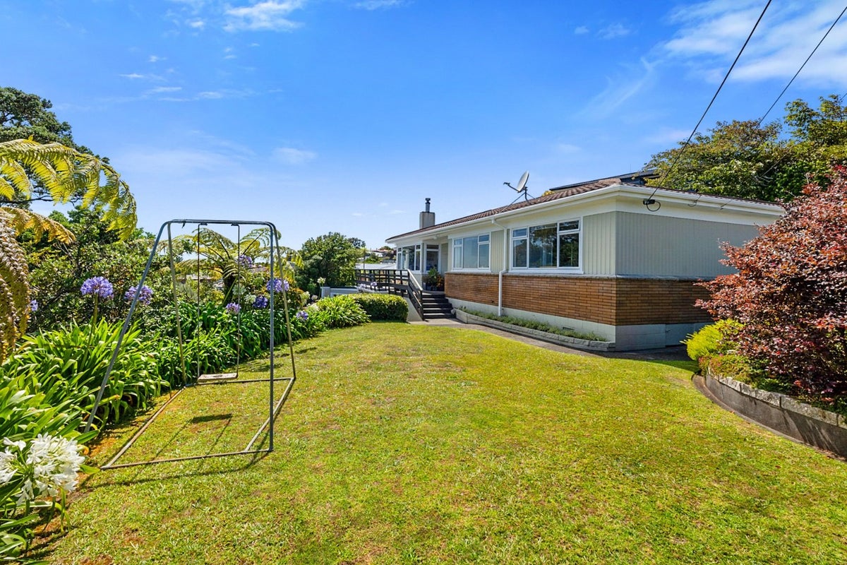 18 Mount View Place, Spotswood, New Plymouth - Carousel 2