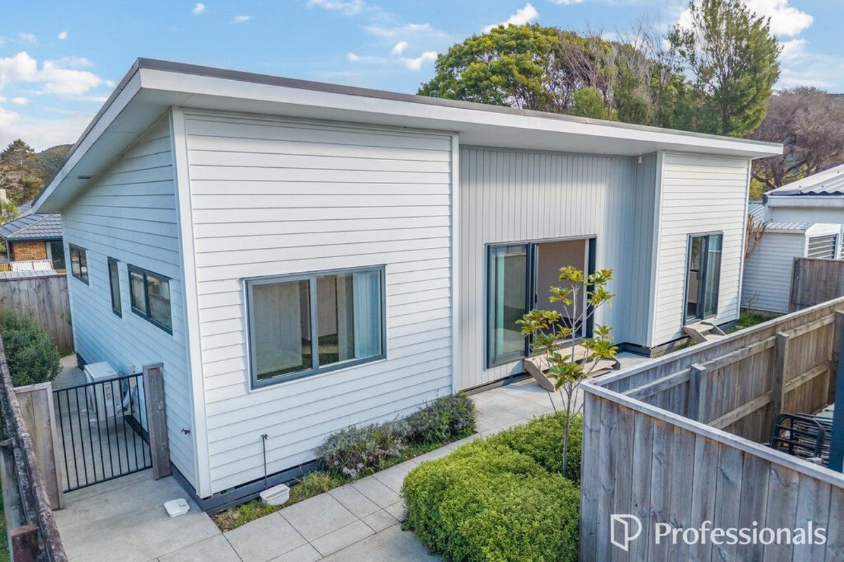 15A Burden Avenue, Wainuiomata, Lower Hutt - Carousel 1