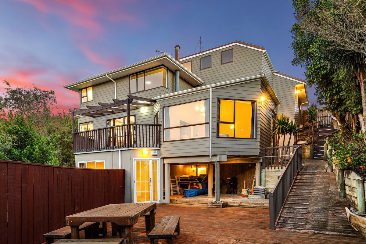 99 Discovery Drive, Whitby, Porirua - Carousel 1
