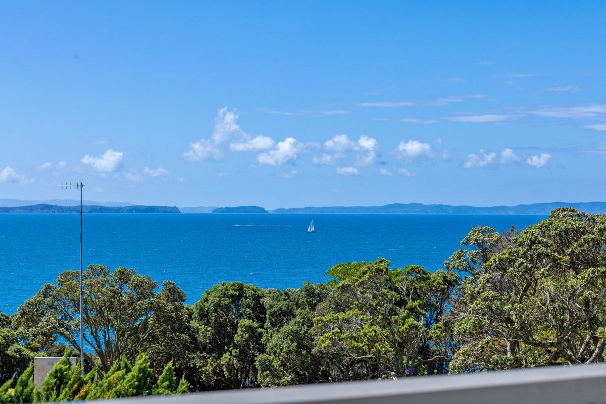 121 Pacific Parade, Army Bay, Whangaparaoa - Carousel 2