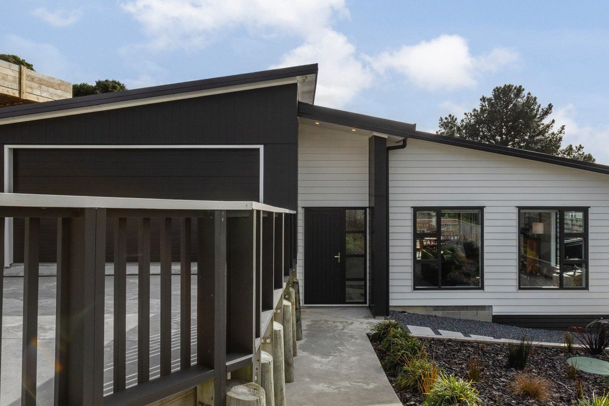 19 Topsail Way, Whitby, Porirua - Carousel 22