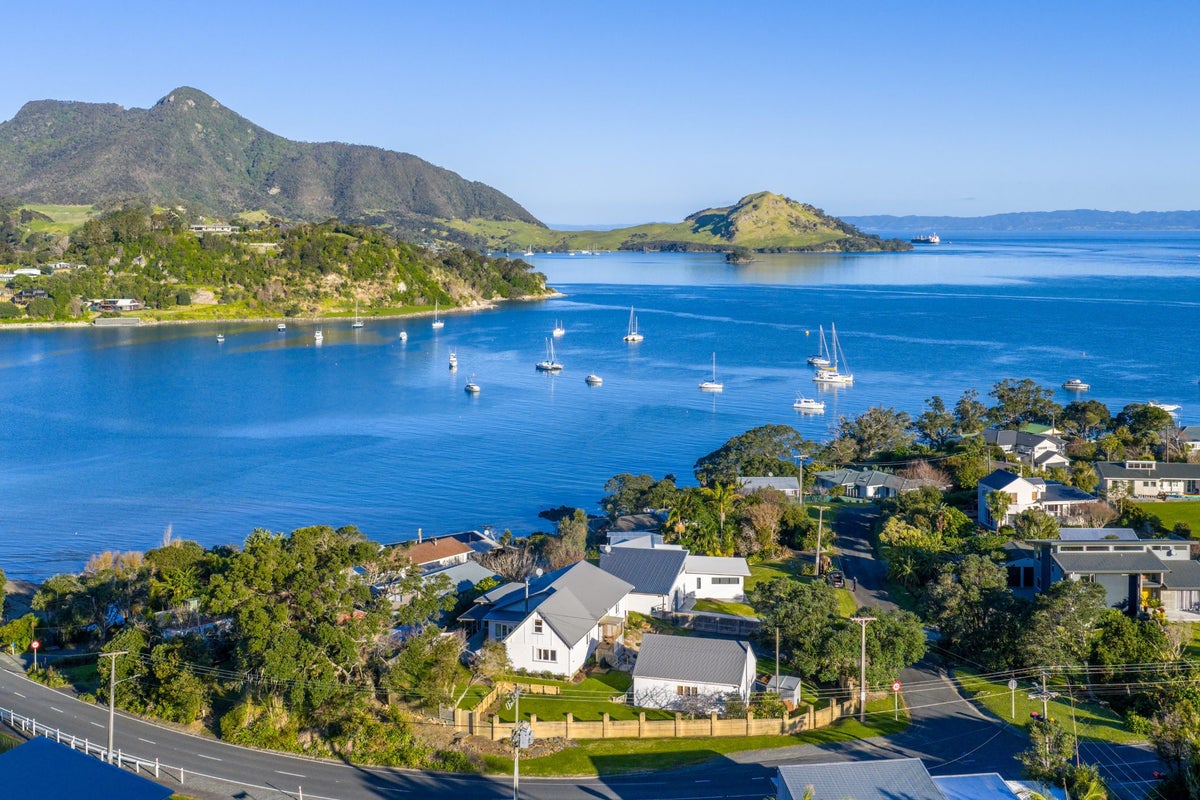 1 Taurikura Street, Whangarei - Carousel 1