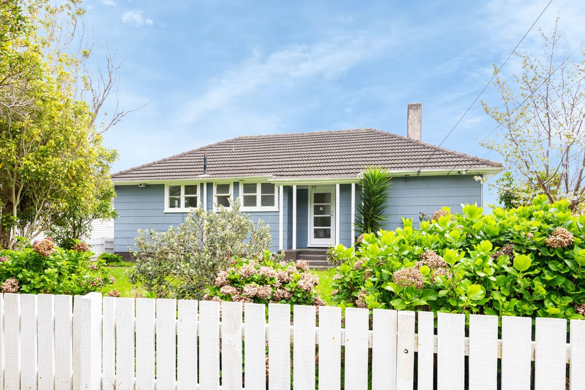 313 Oxford Terrace, Avalon, Lower Hutt - Carousel 1