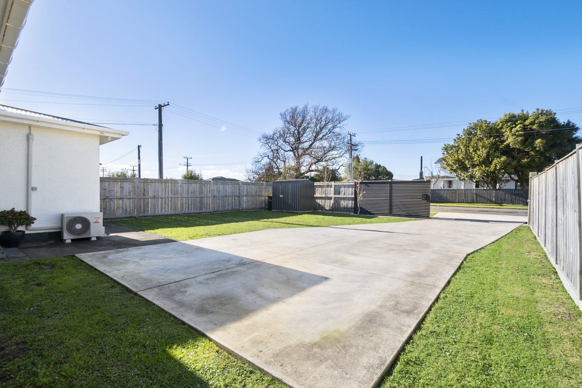 24 Pharazyn Street, Feilding, Feilding - Carousel 16