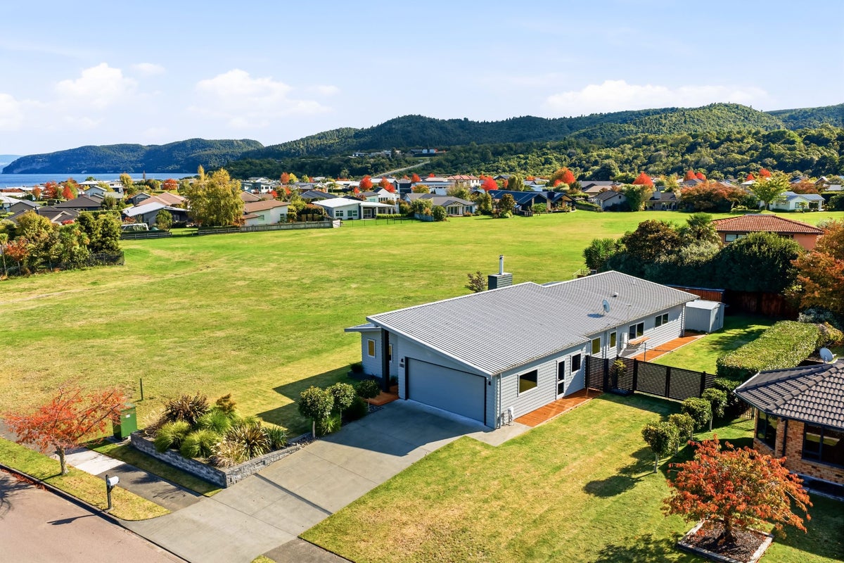110 Lisland Drive, Kinloch, Taupo - Carousel 1