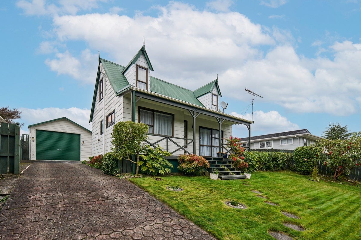 26 Hartford Crescent, Totara Park, Upper Hutt - Carousel 2