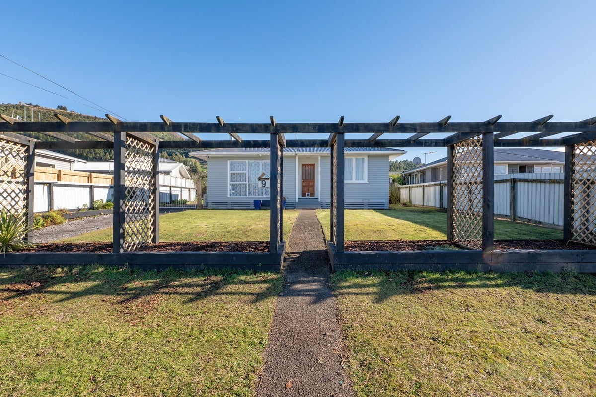 9 Kea Street, Selwyn Heights, Rotorua - Carousel 1