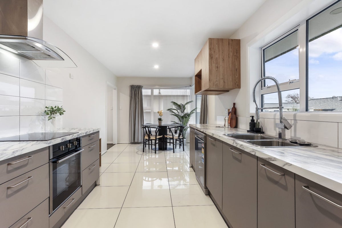 22 Skerten Avenue, Hornby, Christchurch - Carousel 2