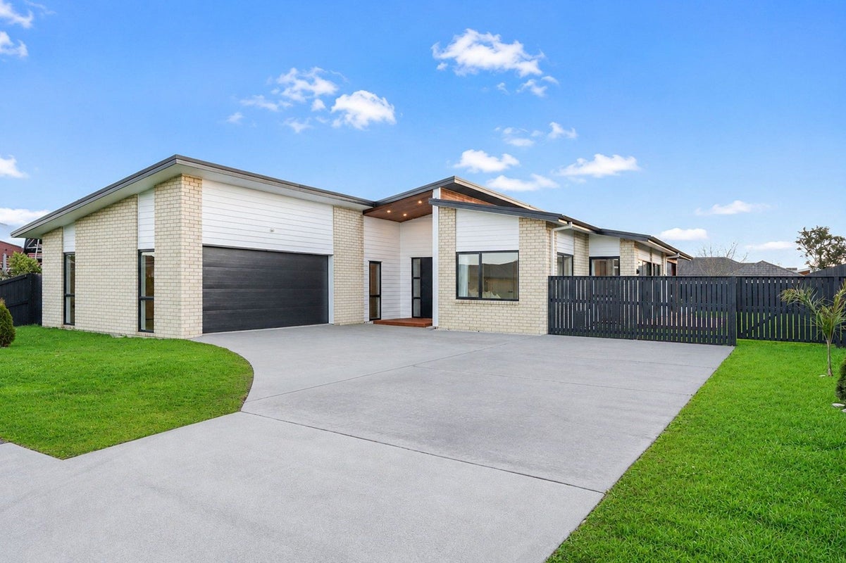 30 Glaisdale Crescent, Flagstaff, Hamilton - Carousel 1