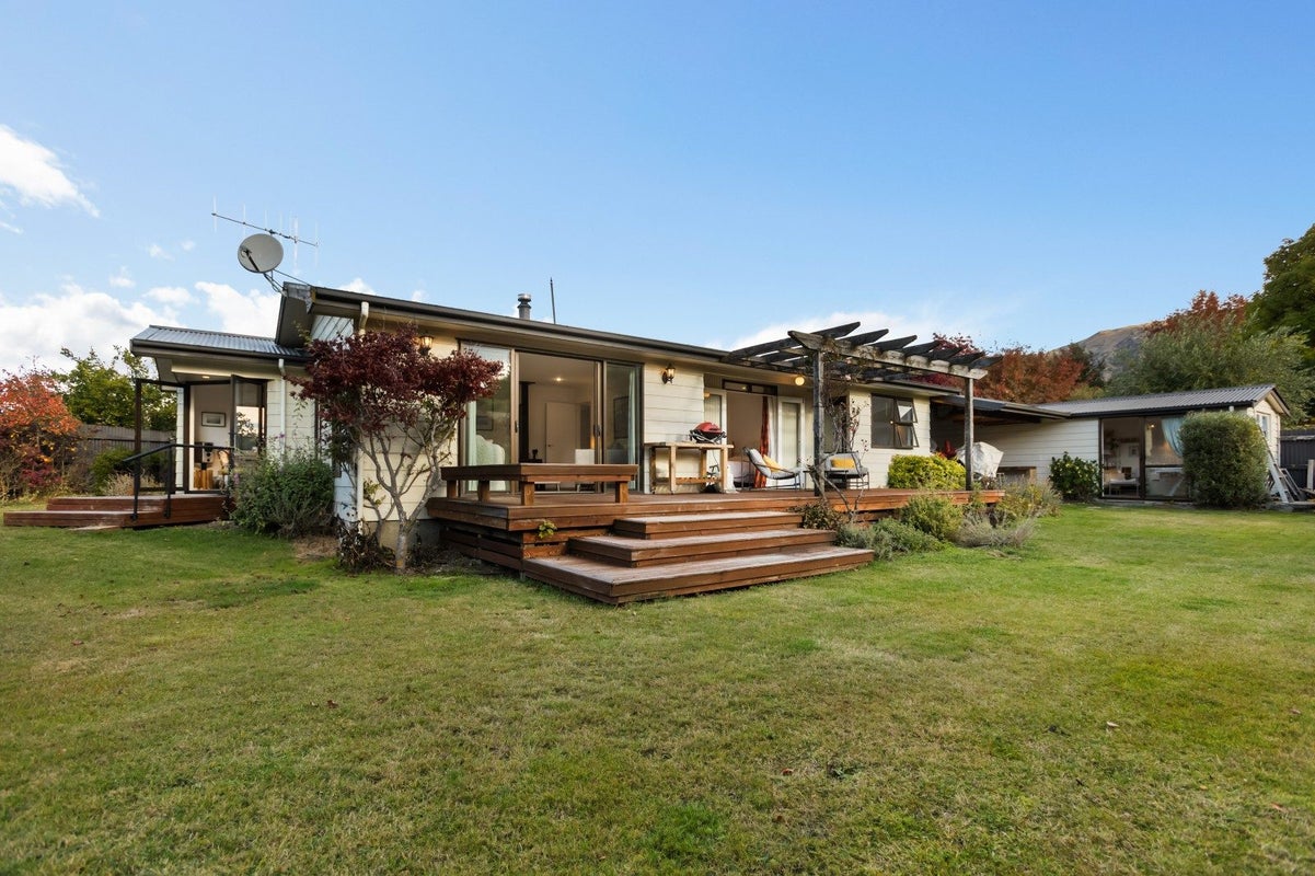 202 Stone Street, Wanaka - Carousel 2
