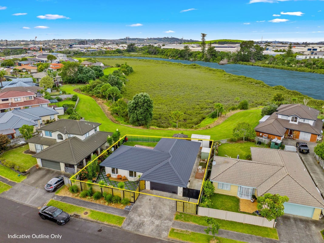24 Fremantle Place, Pakuranga Heights, Auckland - Carousel 1