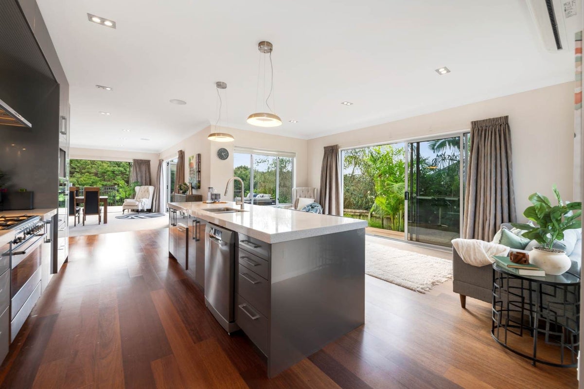 12 Liberty Crescent, Beachlands, Auckland - Carousel 1