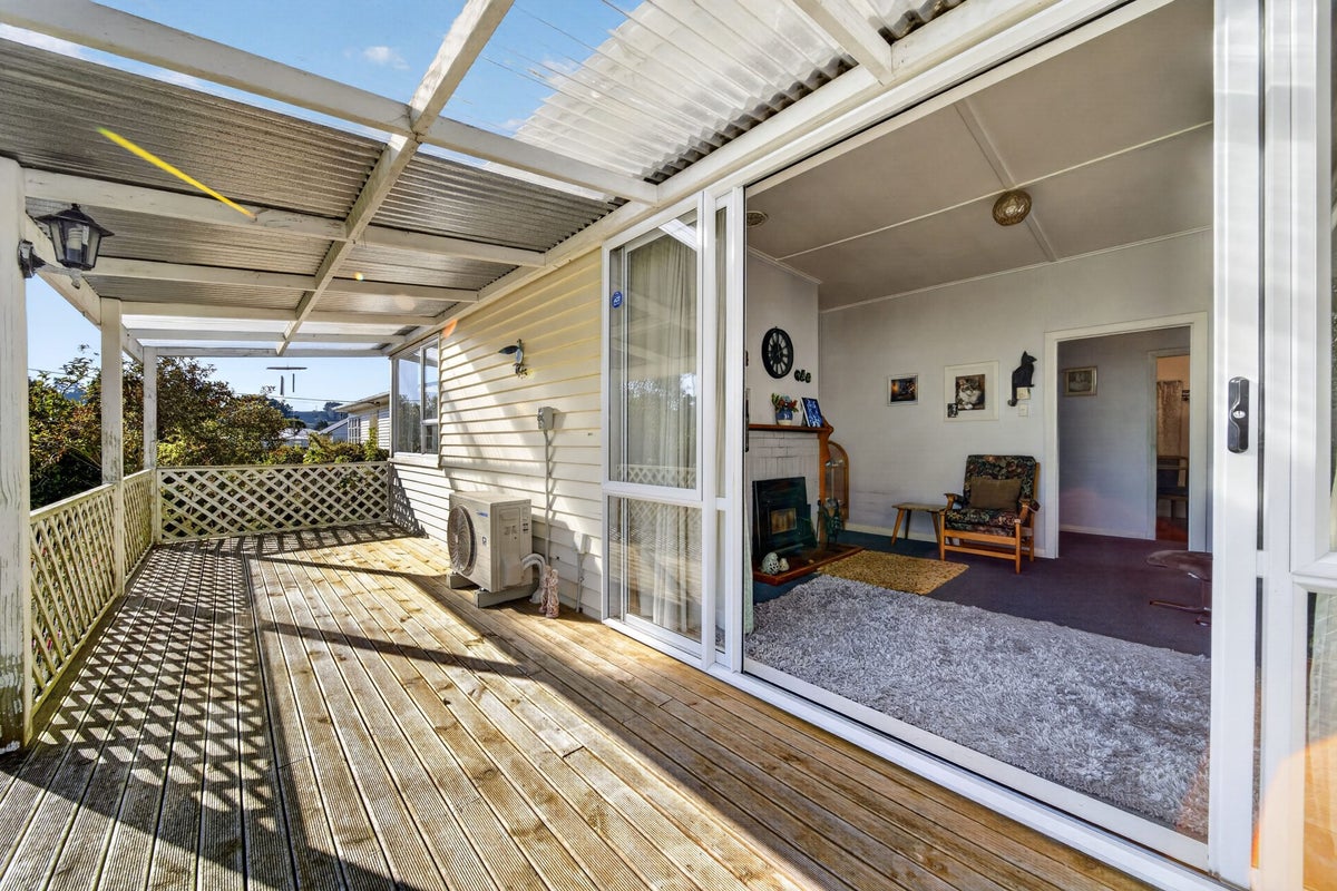 21 Stanly Street, Eketahuna - Carousel 1