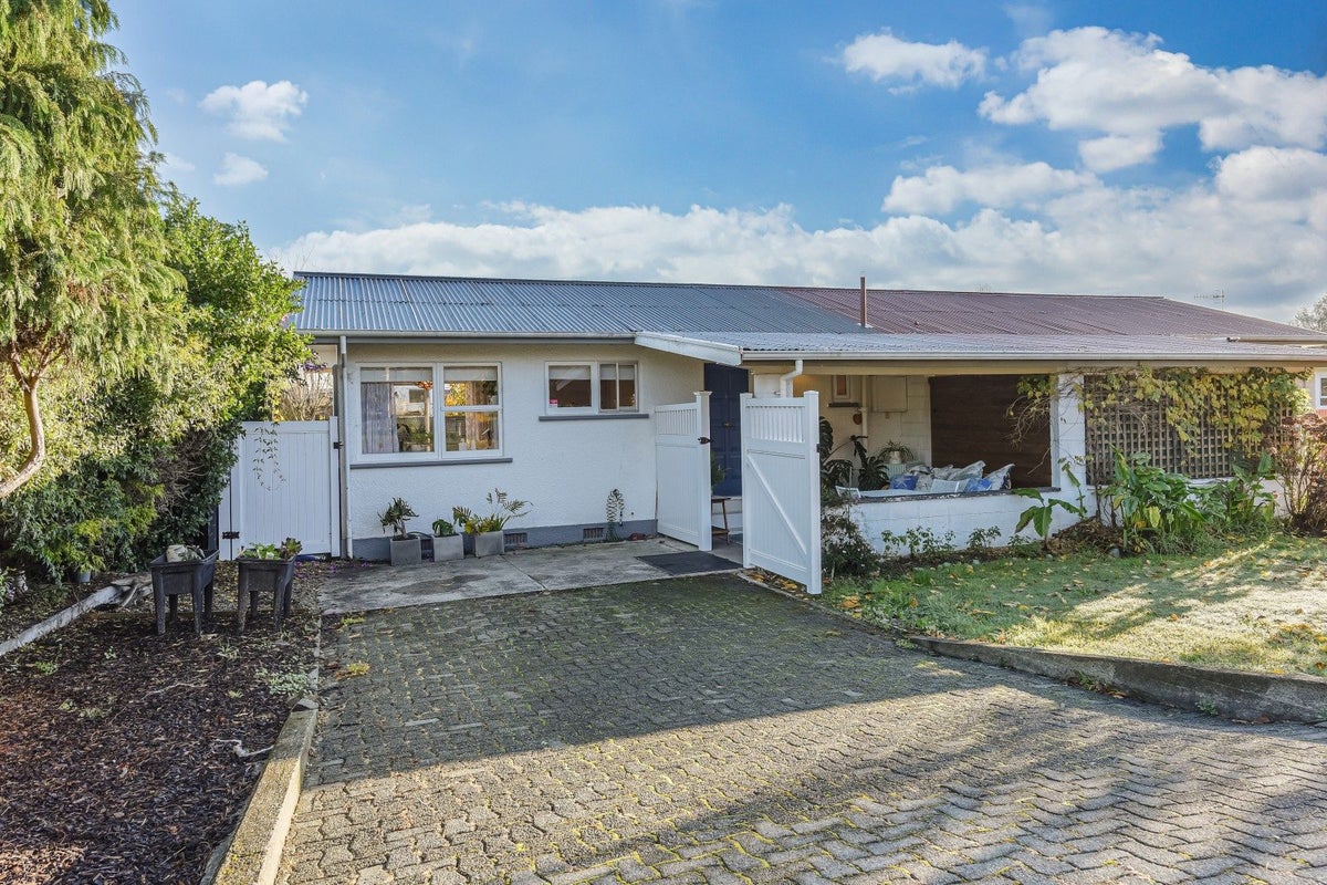 2/56 Golf Road, Tahunanui, Nelson - Carousel 1