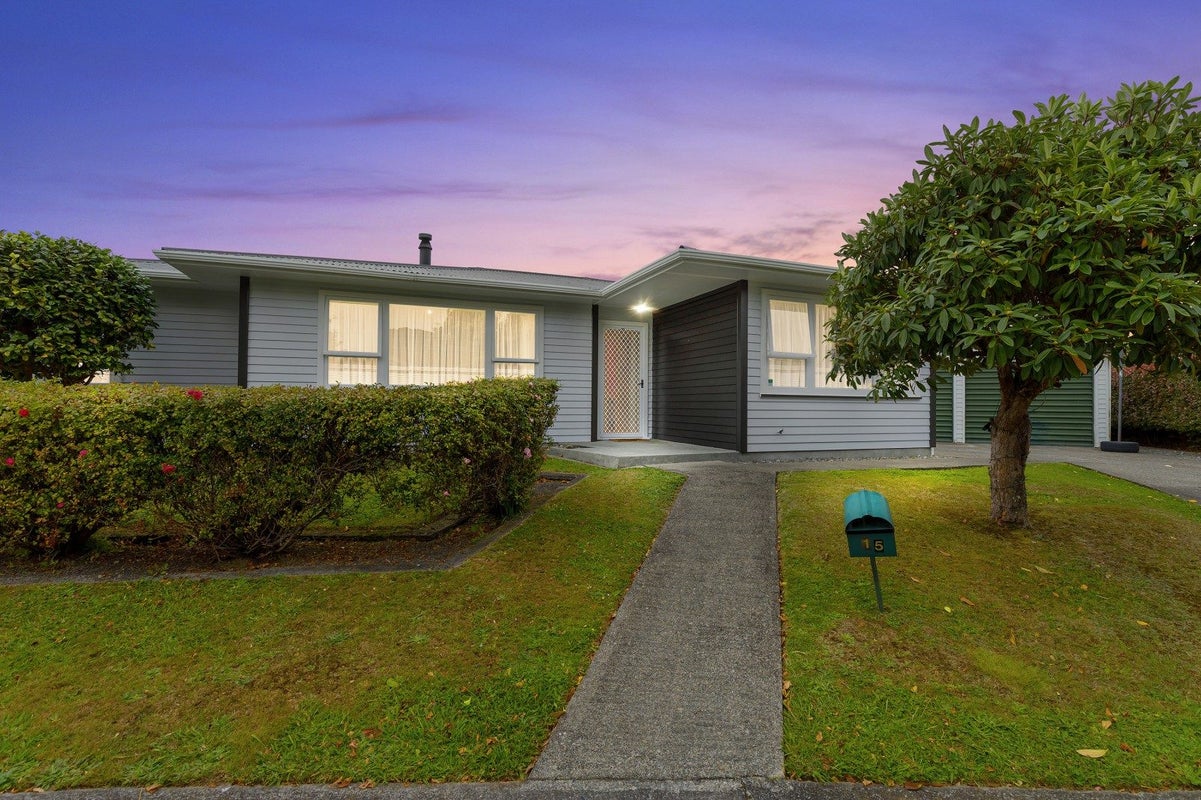 15 Bonnie Glen Crescent, Ebdentown, Upper Hutt - Carousel 1