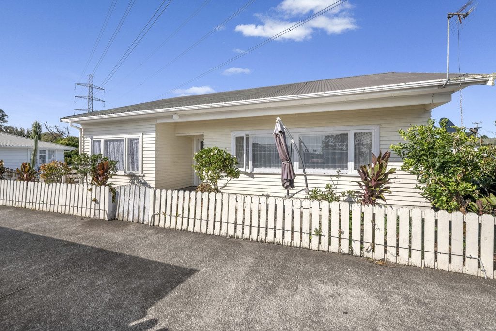 3B Fulton Crescent, Otara, Auckland - Carousel 1