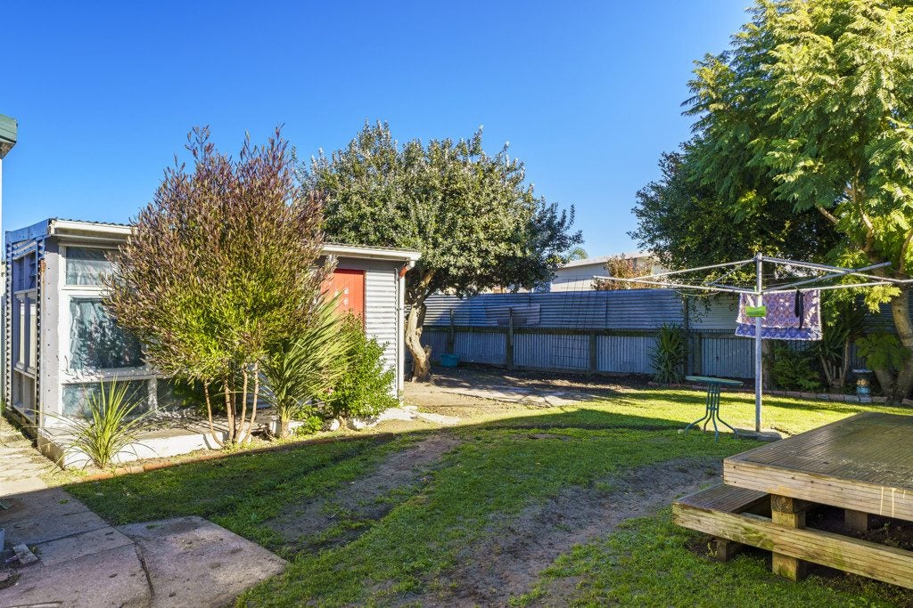 18 Wyatt Avenue, Onekawa, Napier - Carousel 14