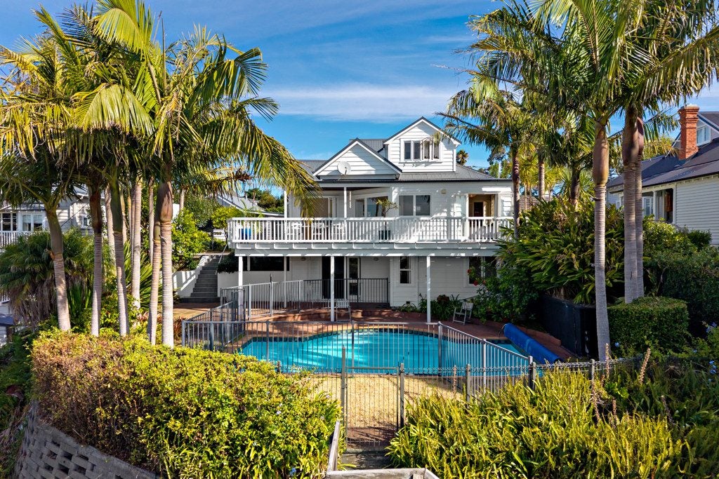 46 Waterview Road, Stanley Point, Auckland - Carousel 1