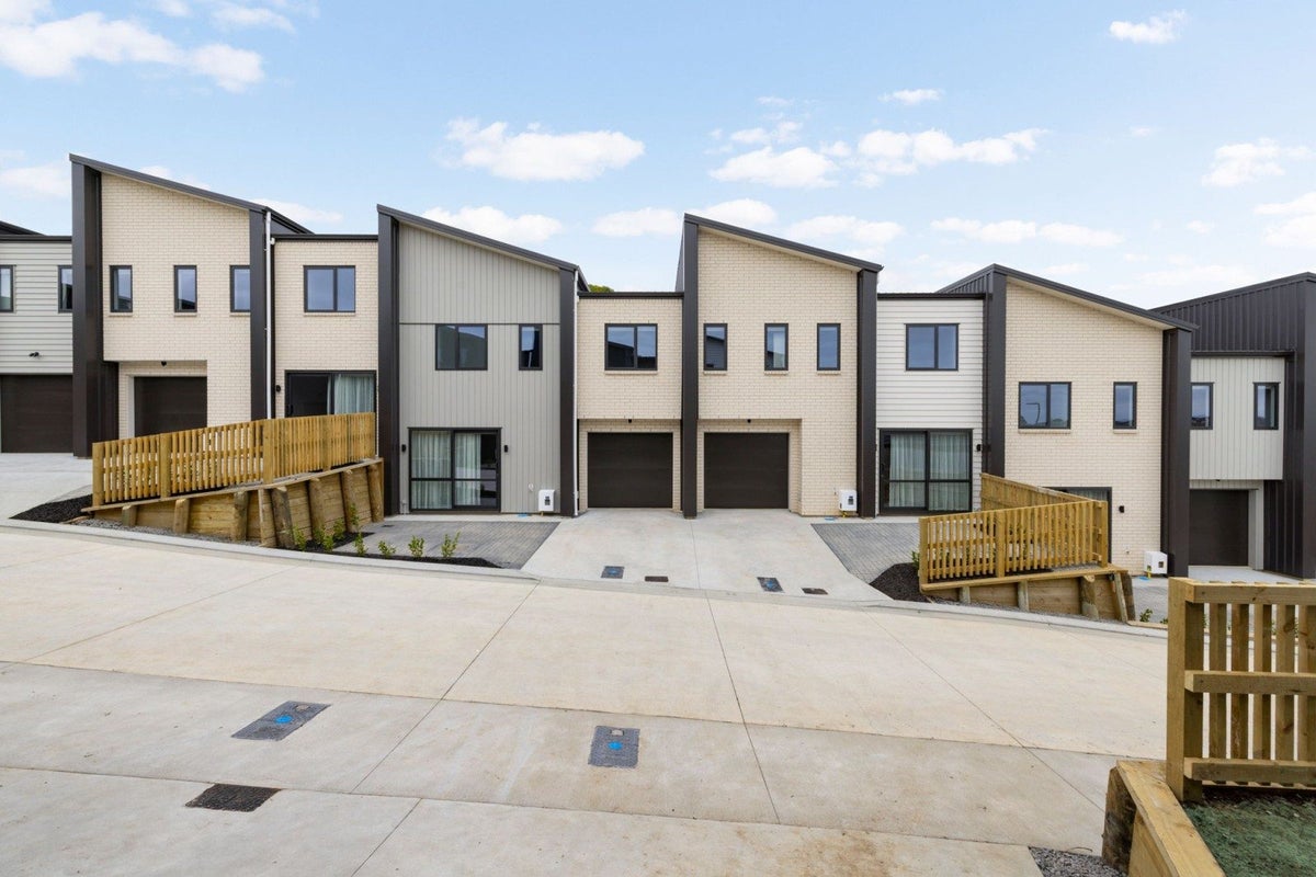 2 North Ridge Drive, Rototuna North, Hamilton - Carousel 1