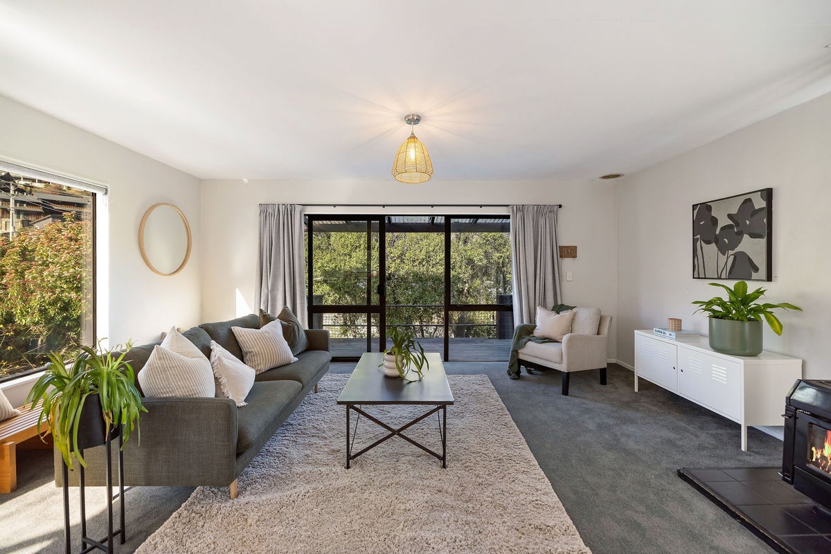31 Watts Road, Fernhill, Queenstown - Carousel 1