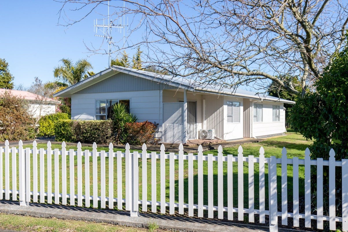 11 Paul Drive, Ngatea, Ngatea - Carousel 2
