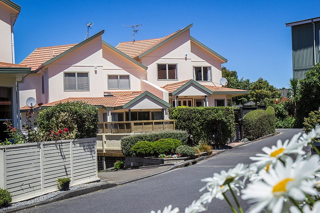 5/33 Box Hill, Khandallah, Wellington - Carousel 26