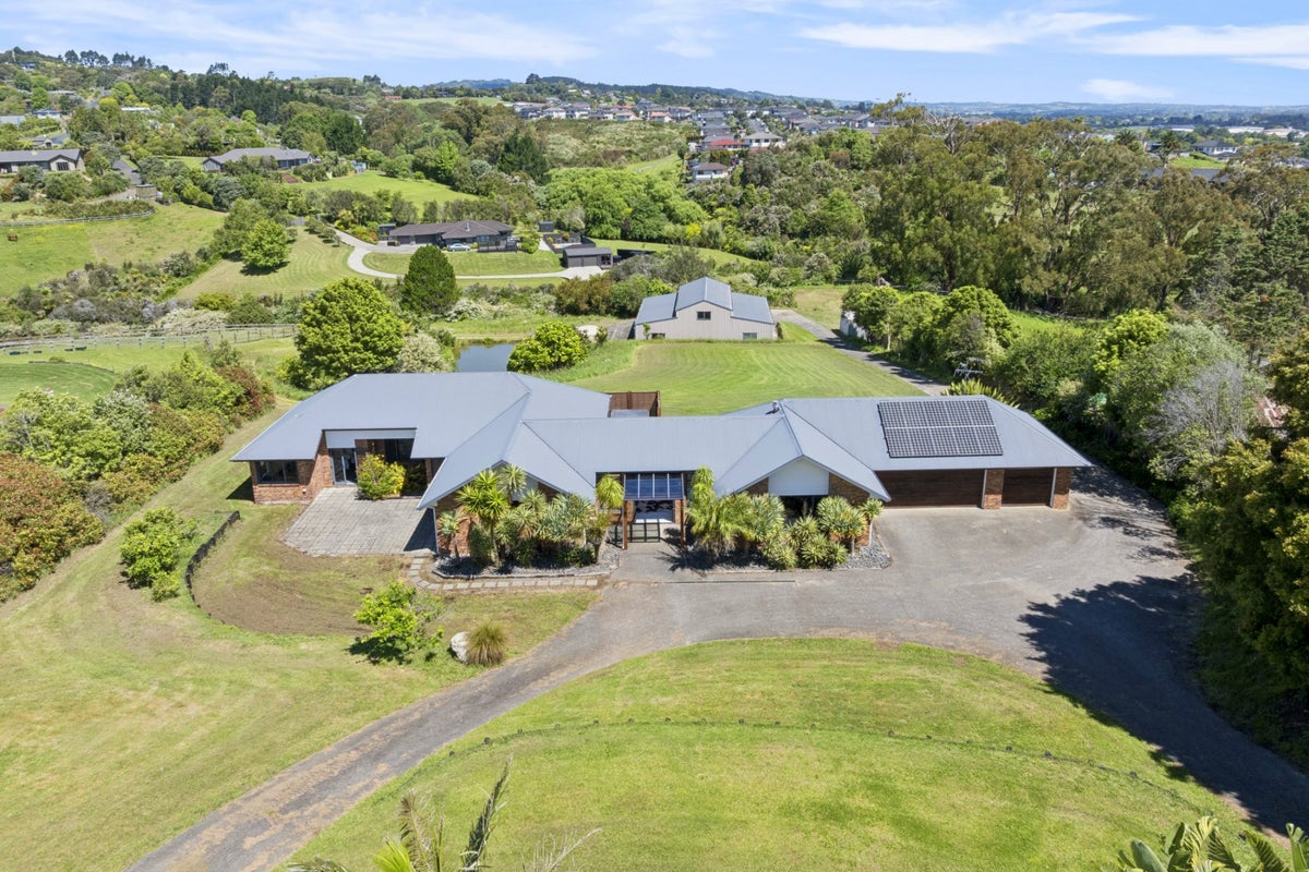 38 Lauren Grove, Papakura, Papakura - Carousel 1