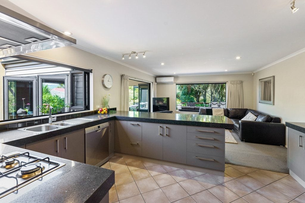 38 Regent Drive, Paraparaumu Beach, Paraparaumu - Carousel 2