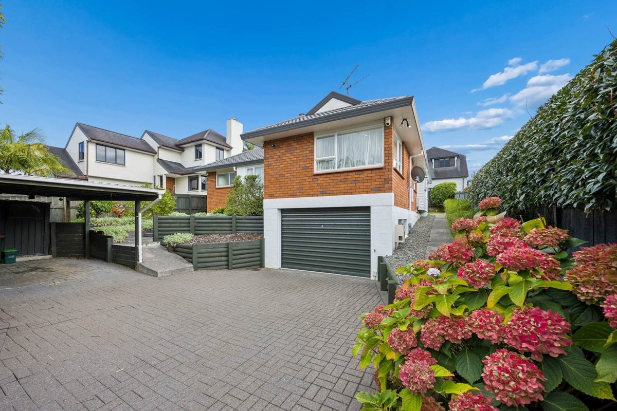 6A Irirangi Road, Greenlane, Auckland - Carousel 1