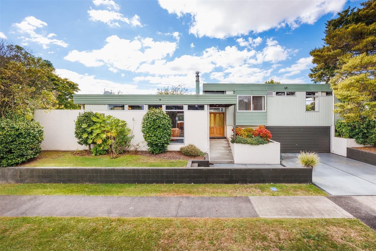 6 Aitken Street, Bulls - Carousel 1