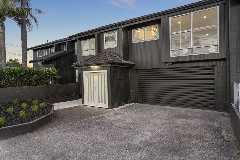 2/108 East Coast Road, Forrest Hill, Auckland - Carousel 1
