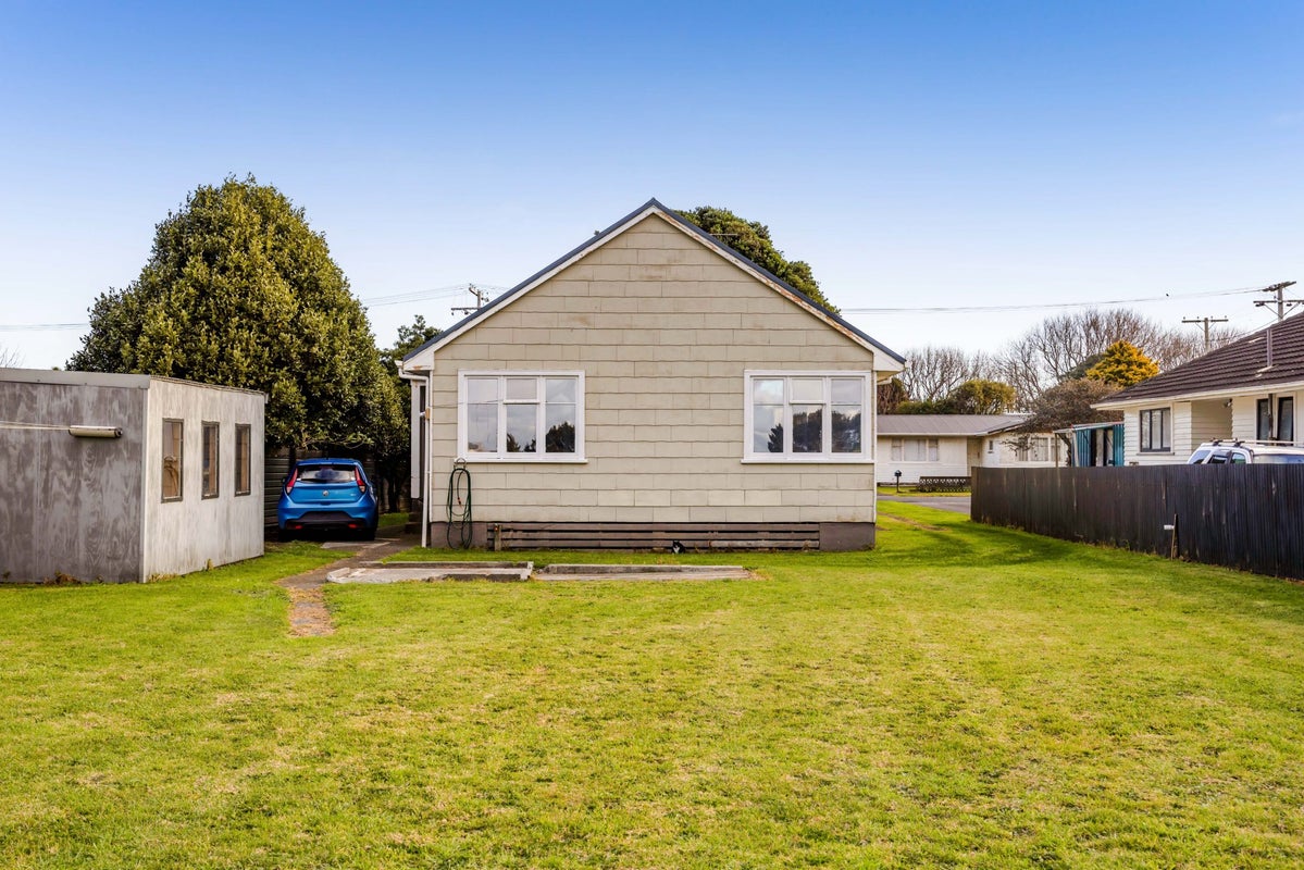 16 Manchester Street, Patea - Carousel 26