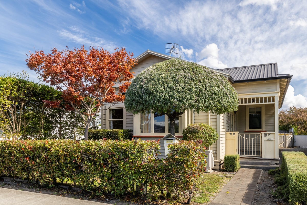 8 Mcdonald Street, Napier South, Napier - Carousel 1