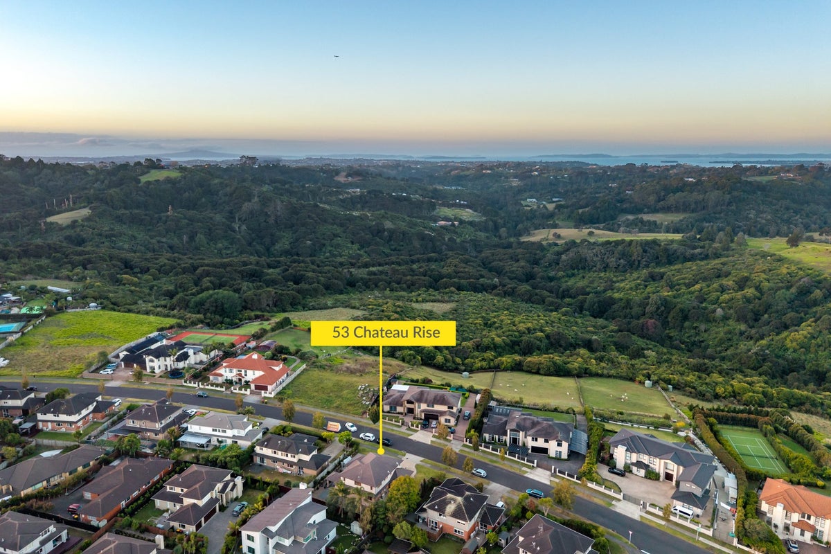 53 Chateau Rise, Flat Bush, Auckland - Carousel 1