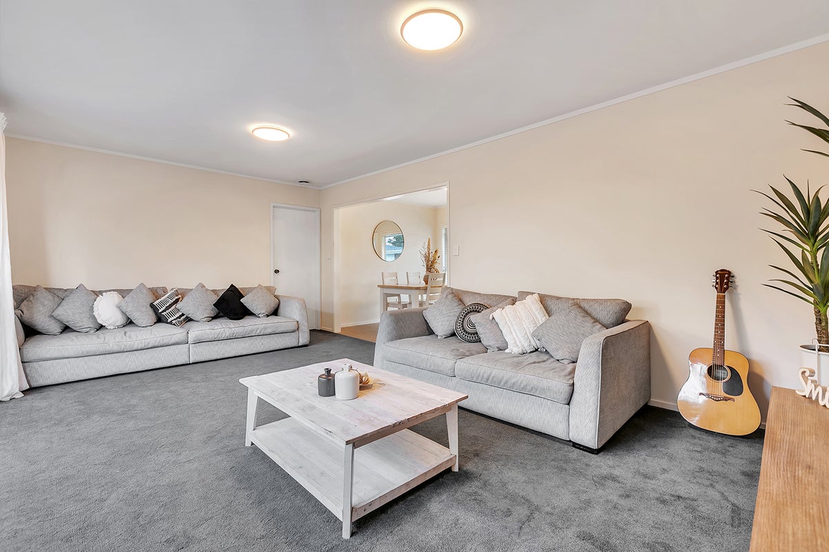 1/30 Hiwihau Place, Glenfield, Auckland - Carousel 2
