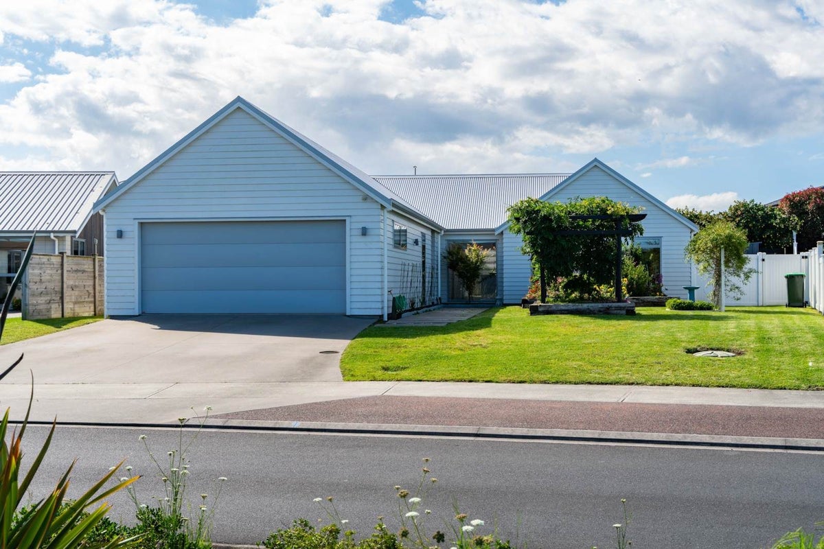 68 Stace Hopper Drive, One Tree Point - Carousel 1